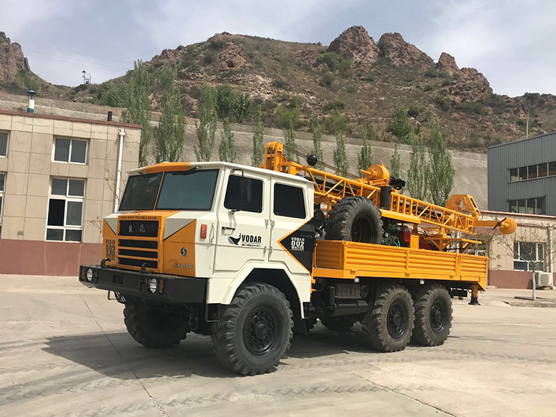 出口型6驅(qū)車(chē)載水井鉆機(jī) 出口型6驅(qū)車(chē)載水井鉆機(jī)